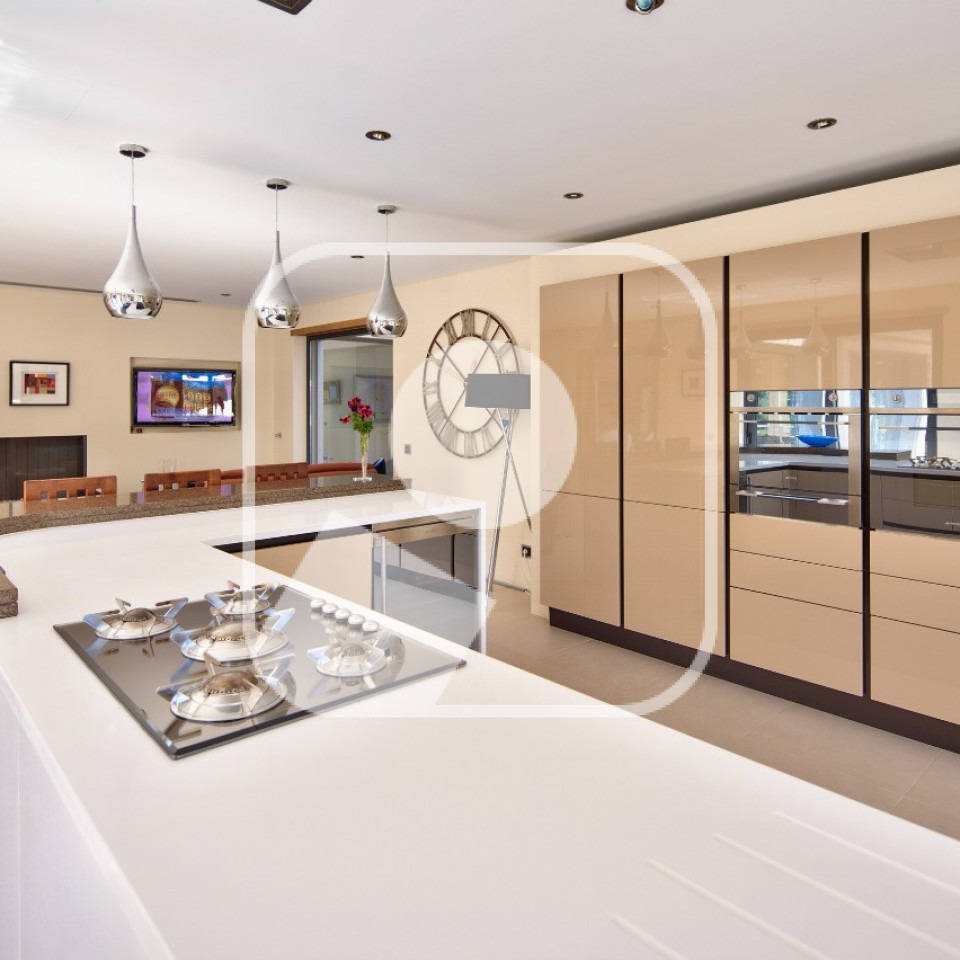 Beautiful 4 Bedroom Villa with Swimming Pool in Vilamoura